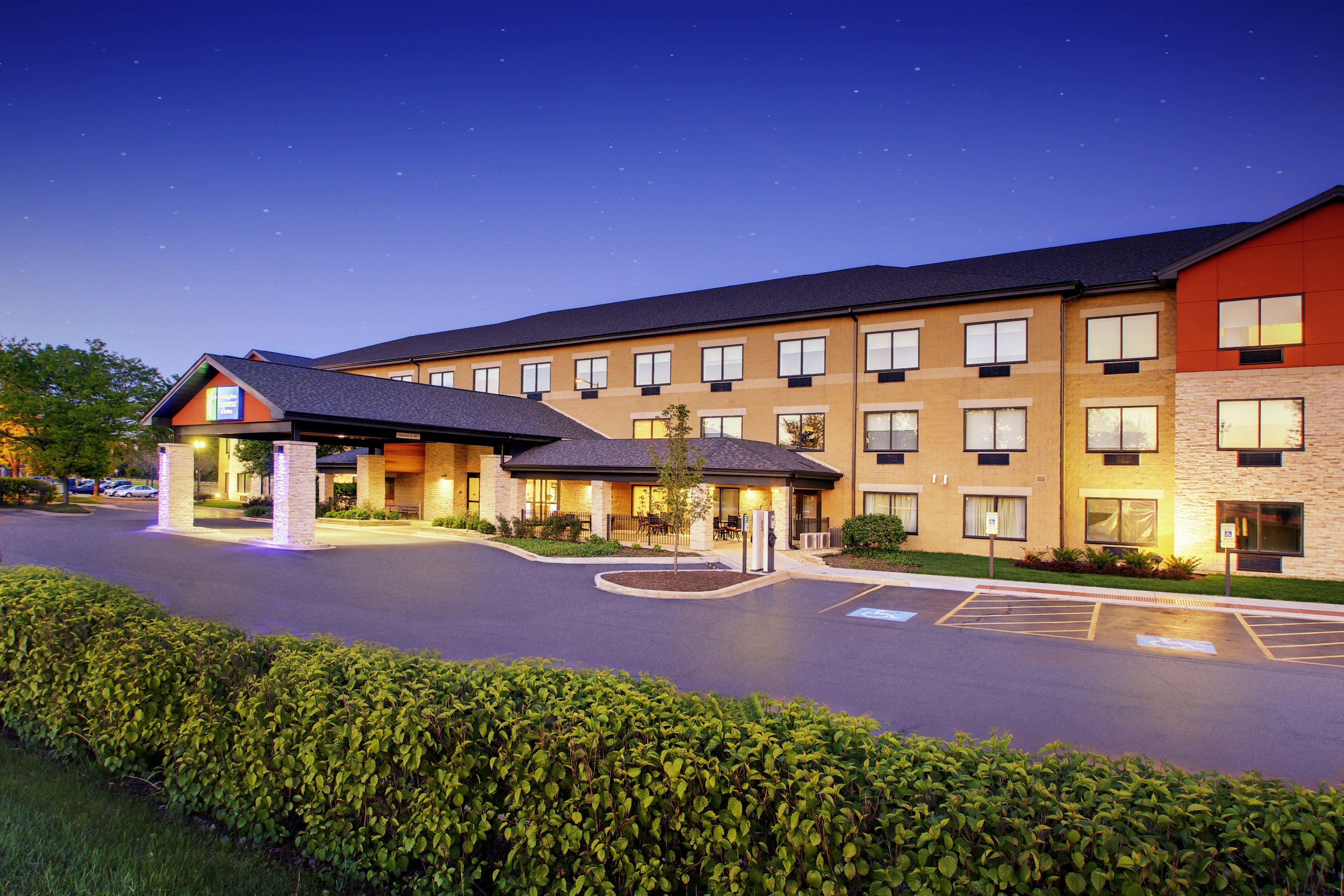 Holiday Inn Express & Suites Aurora - Naperville By Ihg Exterior foto